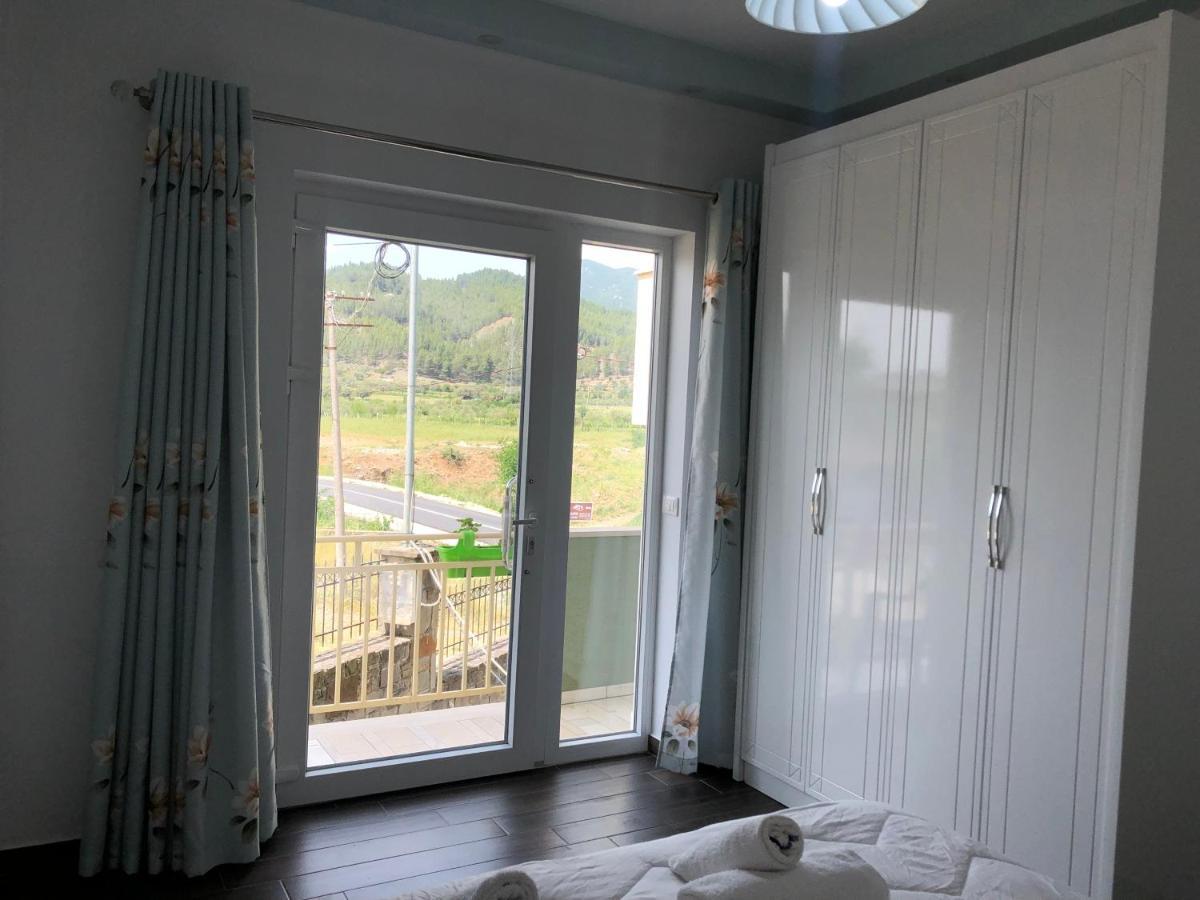 Adriatik Guesthouse Përmet Kültér fotó