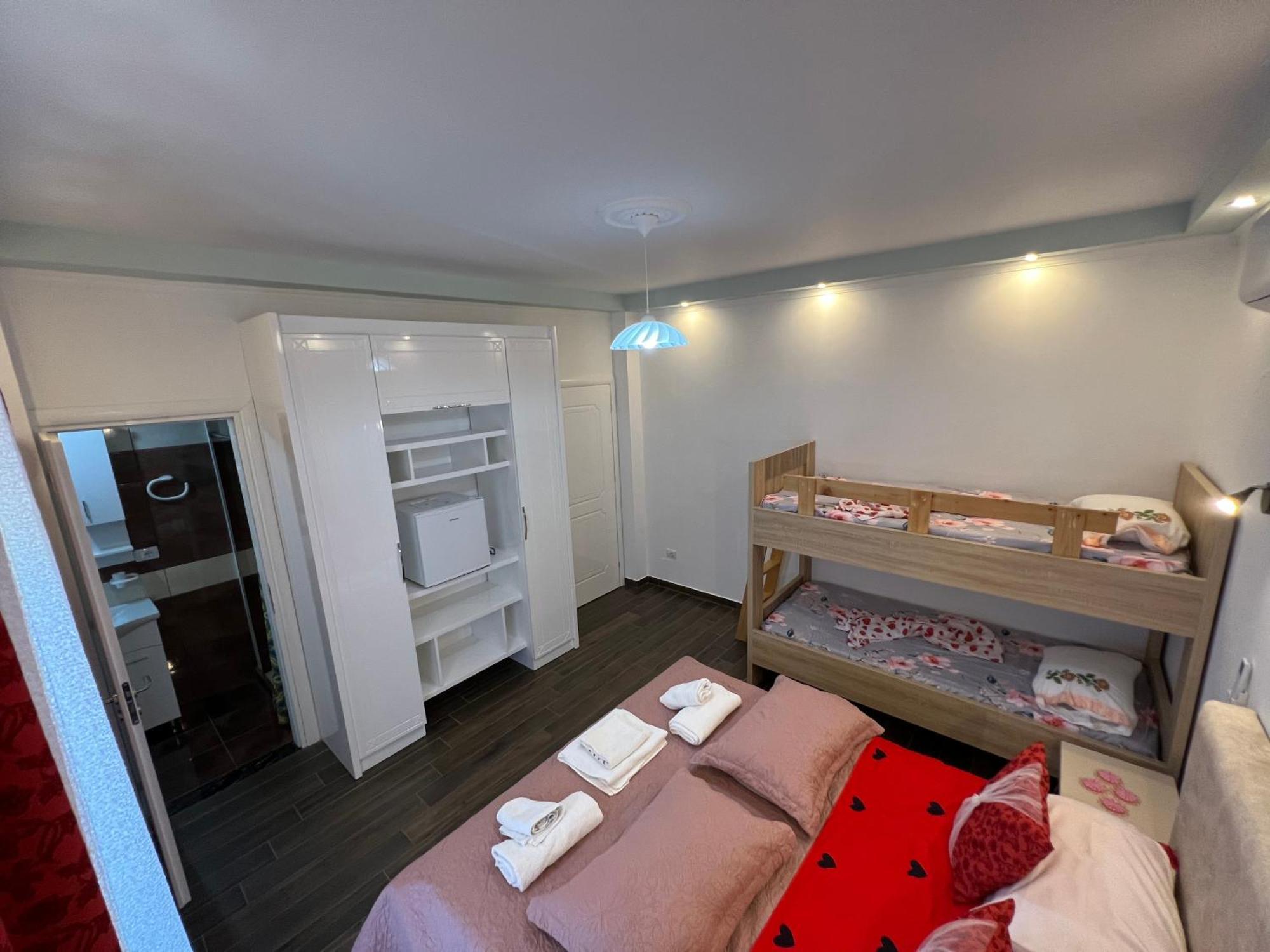 Adriatik Guesthouse Përmet Kültér fotó